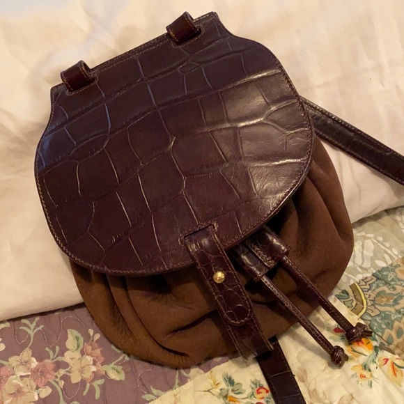 Gorgeous BETH LEVINE New York brown alligator bag.